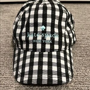 KATE SPADE BLK & WHITE BASEBALL CAP